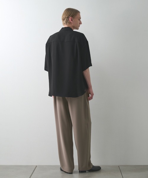STUDIOUS(ステュディオス)の「SUMMER ESSENTIAL SHIRTS S.S(シャツ/ブラウス・メンズ・ブラック/ダークグレー・1/2)」の8枚目の写真