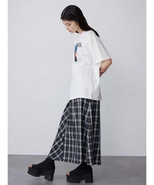 MURUA(ムルーア)の「GLOAMINGオーバーTシャツ(Tシャツ/カットソー・レディース・ホワイト/ブラック・FREE)」の16枚目の写真