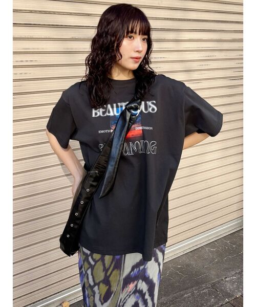 MURUA(ムルーア)の「GLOAMINGオーバーTシャツ(Tシャツ/カットソー・レディース・ホワイト/ブラック・FREE)」の17枚目の写真