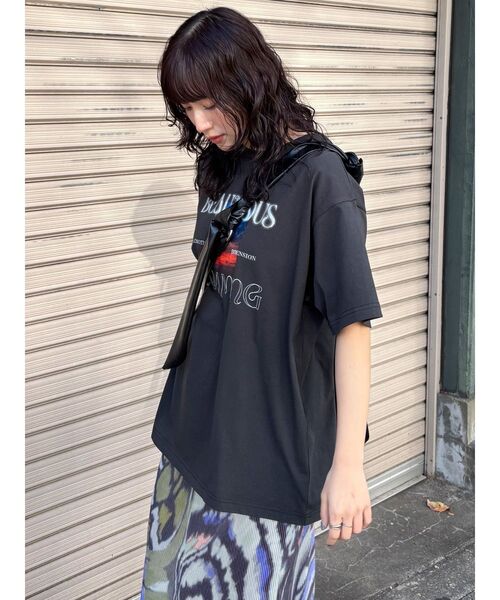 MURUA(ムルーア)の「GLOAMINGオーバーTシャツ(Tシャツ/カットソー・レディース・ホワイト/ブラック・FREE)」の18枚目の写真