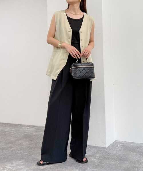 fredy emue（フレディエミュ）の「リネン混Ｖカラージレ（ベスト・レディース・ブラック/ベージュ・38）」の3枚目の写真