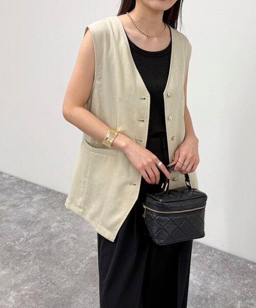 fredy emue（フレディエミュ）の「リネン混Ｖカラージレ（ベスト・レディース・ブラック/ベージュ・38）」の8枚目の写真