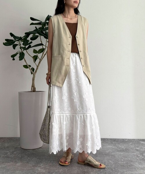 fredy emue（フレディエミュ）の「リネン混Ｖカラージレ（ベスト・レディース・ブラック/ベージュ・38）」の12枚目の写真