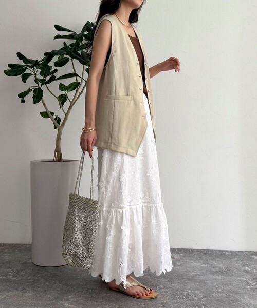 fredy emue（フレディエミュ）の「リネン混Ｖカラージレ（ベスト・レディース・ブラック/ベージュ・38）」の13枚目の写真