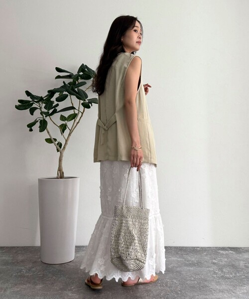 fredy emue（フレディエミュ）の「リネン混Ｖカラージレ（ベスト・レディース・ブラック/ベージュ・38）」の14枚目の写真