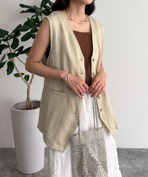 fredy emue（フレディエミュ）の「リネン混Ｖカラージレ（ベスト・レディース・ブラック/ベージュ・38）」の16枚目の写真