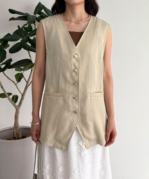 fredy emue（フレディエミュ）の「リネン混Ｖカラージレ（ベスト・レディース・ブラック/ベージュ・38）」の19枚目の写真