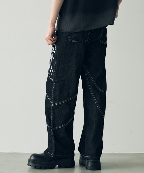 Shoowtime（ショウタイム）の「Embroidered straight denim pants / 刺繍デザインストレートデニムパンツ（デニムパンツ・メンズ・ブラック・MEDIUM/LARGE/X-LARGE）」の8枚目の写真