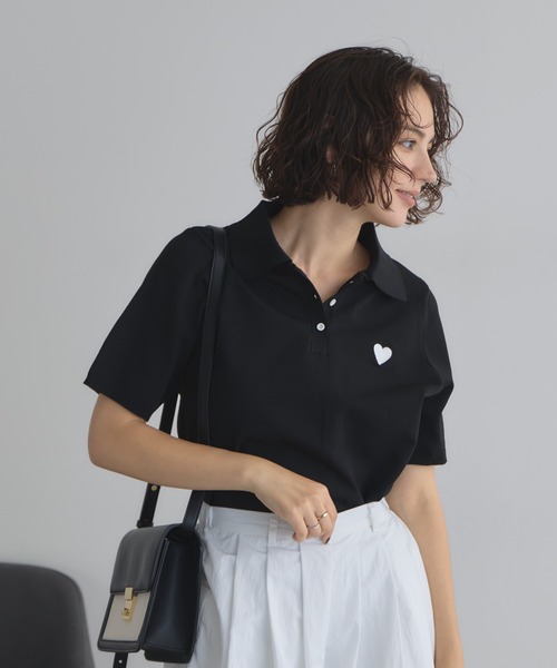 &. NOSTALGIA(アンドドットノスタルジア)の「【ZOZO限定】スポンディッシュハート刺繍半袖ポロニット(ニット/セーター・レディース・ブラック/アイボリー/ホワイト×ブラック・M)」の3枚目の写真