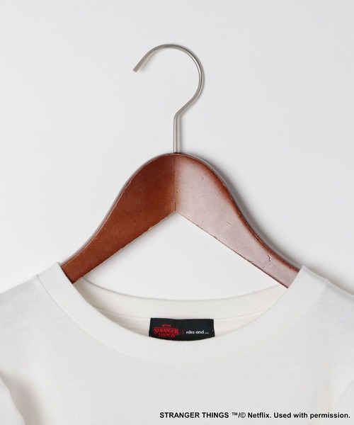 STRANGER THINGS】コラボ ラッフルスリーブTシャツ（Tシャツ