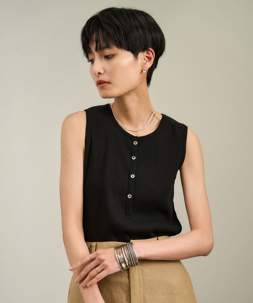 SALON adam et rope'（サロン アダム エ ロペ）の「【WEB限定】プリマベールリブヘンリーネックノースリーブプルオーバー［UVケア・洗える］（タンクトップ・レディース・チャコールグレー/ブラック/オフホワイト・FREE）」の3枚目の写真