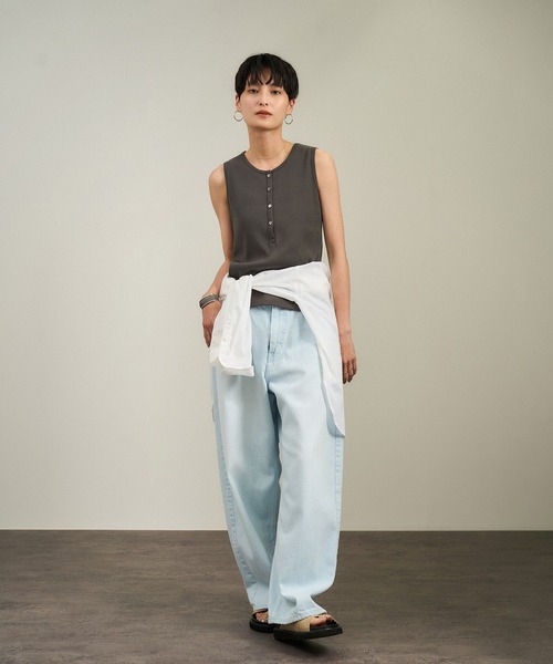 SALON adam et rope'（サロン アダム エ ロペ）の「【WEB限定】プリマベールリブヘンリーネックノースリーブプルオーバー［UVケア・洗える］（タンクトップ・レディース・チャコールグレー/ブラック/オフホワイト・FREE）」の13枚目の写真