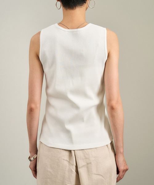 SALON adam et rope'（サロン アダム エ ロペ）の「【WEB限定】プリマベールリブヘンリーネックノースリーブプルオーバー［UVケア・洗える］（タンクトップ・レディース・チャコールグレー/ブラック/オフホワイト・FREE）」の20枚目の写真