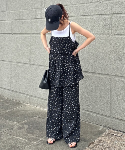 ISOOK（アイスー）の「【ISOOK / アイスー】フラワープリントイージーパンツ / 花柄 セットアップ 柄パンツ イージーパンツ ウエストゴム ハイウエスト ホワイト ブラック 白 黒 ZOZOTOWN限定（その他パンツ・レディース・ブラック/ホワイト・FREE）」の3枚目の写真