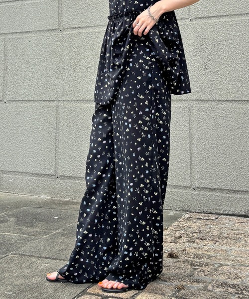 ISOOK（アイスー）の「【ISOOK / アイスー】フラワープリントイージーパンツ / 花柄 セットアップ 柄パンツ イージーパンツ ウエストゴム ハイウエスト ホワイト ブラック 白 黒 ZOZOTOWN限定（その他パンツ・レディース・ブラック/ホワイト・FREE）」の13枚目の写真