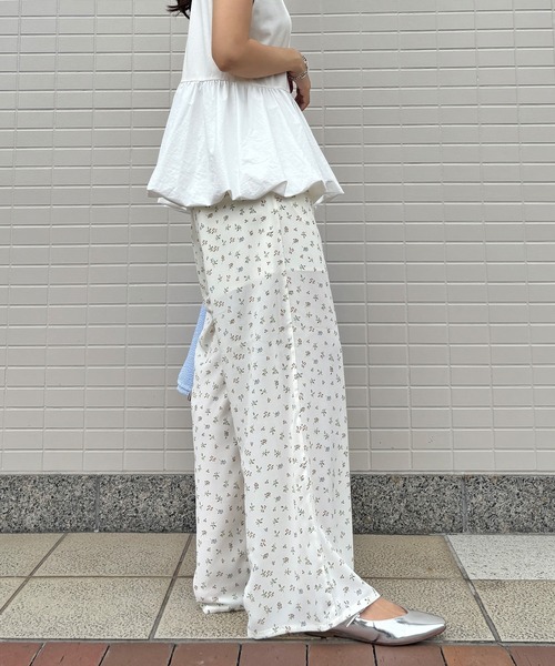 ISOOK（アイスー）の「【ISOOK / アイスー】フラワープリントイージーパンツ / 花柄 セットアップ 柄パンツ イージーパンツ ウエストゴム ハイウエスト ホワイト ブラック 白 黒 ZOZOTOWN限定（その他パンツ・レディース・ブラック/ホワイト・FREE）」の6枚目の写真