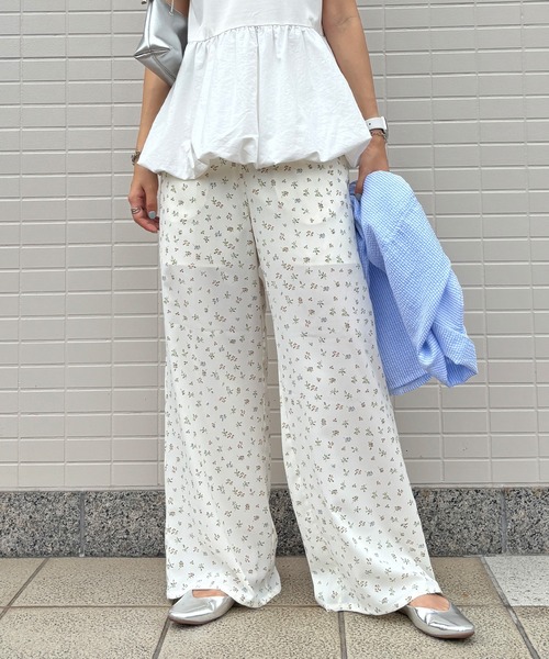 ISOOK（アイスー）の「【ISOOK / アイスー】フラワープリントイージーパンツ / 花柄 セットアップ 柄パンツ イージーパンツ ウエストゴム ハイウエスト ホワイト ブラック 白 黒 ZOZOTOWN限定（その他パンツ・レディース・ブラック/ホワイト・FREE）」の4枚目の写真