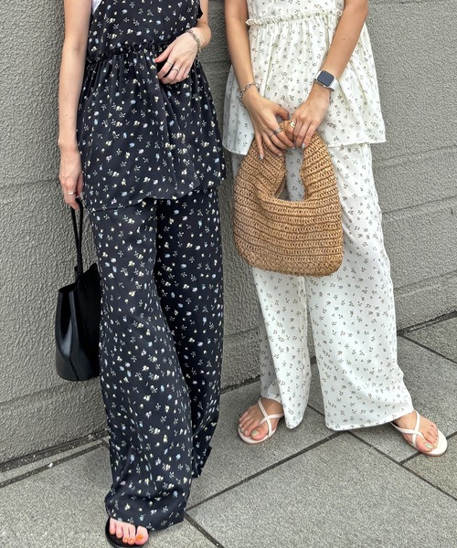 ISOOK（アイスー）の「【ISOOK / アイスー】フラワープリントイージーパンツ / 花柄 セットアップ 柄パンツ イージーパンツ ウエストゴム ハイウエスト ホワイト ブラック 白 黒 ZOZOTOWN限定（その他パンツ・レディース・ブラック/ホワイト・FREE）」の8枚目の写真