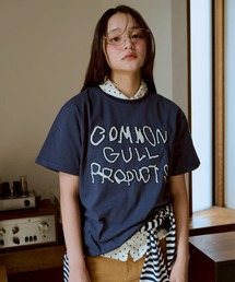 common gull products. | ブランコに乗ったcommon gull products. 2025夏(Tシャツ/カットソー)