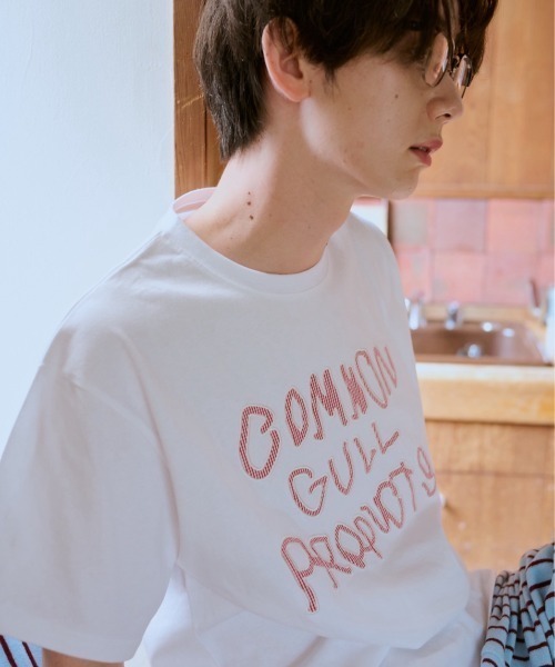 common gull products.(コモンガルプロダクツ)の「ブランコに乗ったcommon gull products. 2025夏(Tシャツ/カットソー・レディース・ネイビー/イエロー系/ホワイト系/杢グレー・SMALL/MEDIUM/LARGE)」の19枚目の写真
