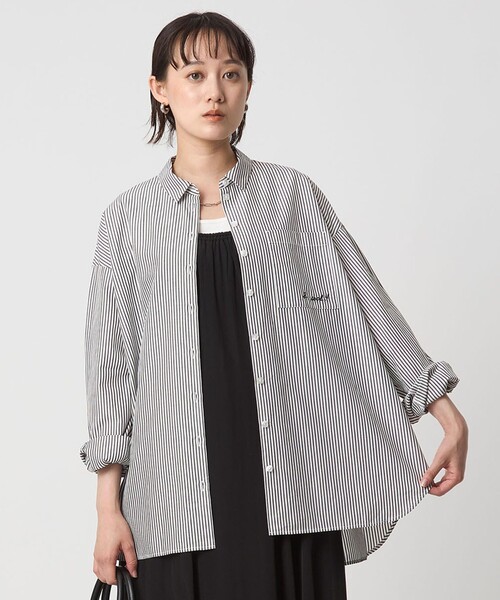 To b. by agnes b.（トゥービーバイアニエスベー）の「＜To b. by agnes b.コラボ＞エンブロイダリー オーバーサイズ シャツ（シャツ/ブラウス・レディース・ライトブルー/その他1・FREE）」の2枚目の写真