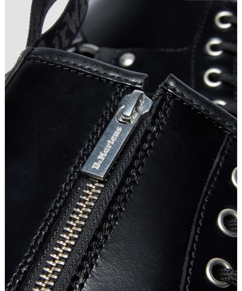 Dr. Martens(ドクターマーチン)の「Dr. Martens/ドクターマーチン 1460 QUAD HARNESS 8 ホール ブーツ 42718001(ブーツ・メンズ・ブラック・UK11/UK10/UK9/UK8/UK7/UK6/UK5/UK4/UK3)」の2枚目の写真