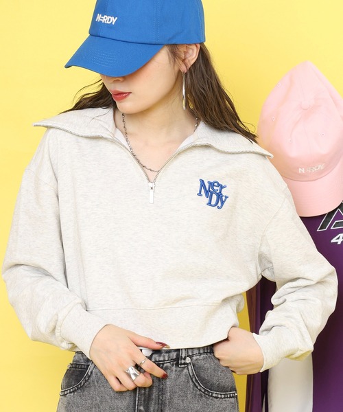NERDY(ノルディ)の「フリースクロップドハーフジップアップスウェットシャツ(スウェット・レディース・ブラック/ベージュ・SS/M/S)」の1枚目の写真