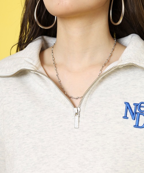 NERDY(ノルディ)の「フリースクロップドハーフジップアップスウェットシャツ(スウェット・レディース・ブラック/ベージュ・SS/M/S)」の16枚目の写真