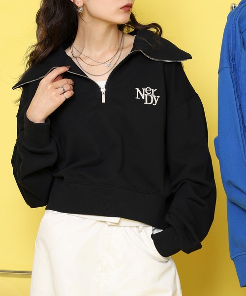 NERDY(ノルディ)の「フリースクロップドハーフジップアップスウェットシャツ(スウェット・レディース・ブラック/ベージュ・SS/M/S)」の9枚目の写真