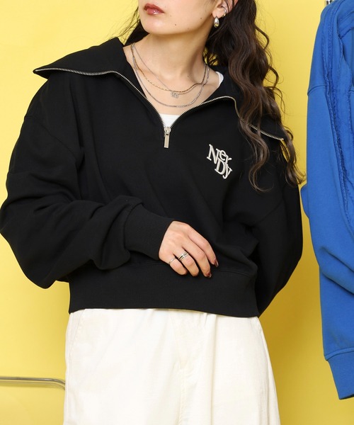 NERDY(ノルディ)の「フリースクロップドハーフジップアップスウェットシャツ(スウェット・レディース・ブラック/ベージュ・SS/M/S)」の11枚目の写真