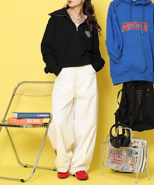 NERDY(ノルディ)の「フリースクロップドハーフジップアップスウェットシャツ(スウェット・レディース・ブラック/ベージュ・SS/M/S)」の12枚目の写真