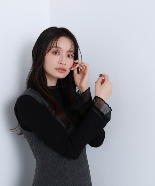 NATURAL BEAUTY BASIC（ナチュラルビューティーベーシック）の「◇【Oggi掲載・sweet掲載】【WEB限定カラー：グレー】【ちょうど、いい服】“さりげな”シアースリーブニット（ニット/セーター・レディース・グレー/チャコールグレー/オフホワイト/ブラック/ワイン/ライトグリーン・FREE）」の2枚目の写真