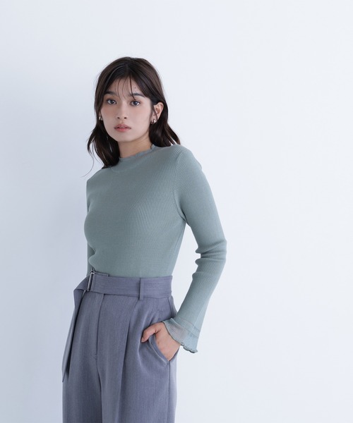 NATURAL BEAUTY BASIC（ナチュラルビューティーベーシック）の「◇【Oggi掲載・sweet掲載】【WEB限定カラー：グレー】【ちょうど、いい服】“さりげな”シアースリーブニット（ニット/セーター・レディース・グレー/チャコールグレー/オフホワイト/ブラック/ワイン/ライトグリーン・FREE）」の12枚目の写真