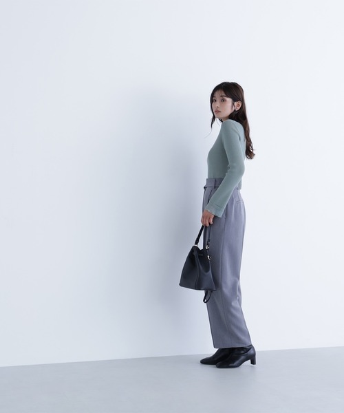 NATURAL BEAUTY BASIC（ナチュラルビューティーベーシック）の「◇【Oggi掲載・sweet掲載】【WEB限定カラー：グレー】【ちょうど、いい服】“さりげな”シアースリーブニット（ニット/セーター・レディース・グレー/チャコールグレー/オフホワイト/ブラック/ワイン/ライトグリーン・FREE）」の13枚目の写真