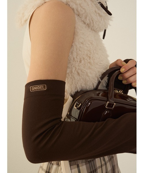 SNIDEL（スナイデル）の「フェイクファーアメスリニットプルオーバー（ニット/セーター・レディース・アイボリー/ライトブルー/マルチ・F）」の5枚目の写真