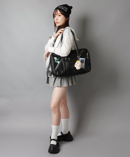 SPINNS（スピンズ）の「学校生活を楽しく♪通学最適◎ 合皮スクールバッグ/スクバ/裏地スター総柄/チェック柄（ハンドバッグ・レディース・ブラック系その他/ブラウン系その他・ONESIZE）」の7枚目の写真