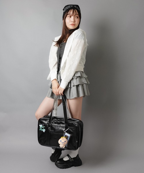 SPINNS（スピンズ）の「学校生活を楽しく♪通学最適◎ 合皮スクールバッグ/スクバ/裏地スター総柄/チェック柄（ハンドバッグ・レディース・ブラック系その他/ブラウン系その他・ONESIZE）」の8枚目の写真