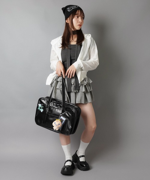 SPINNS（スピンズ）の「学校生活を楽しく♪通学最適◎ 合皮スクールバッグ/スクバ/裏地スター総柄/チェック柄（ハンドバッグ・レディース・ブラック系その他/ブラウン系その他・ONESIZE）」の9枚目の写真