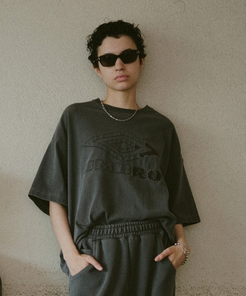JIEDA(ジエダ)の「UMBRO JIEDA FADE TEE(Tシャツ/カットソー・メンズ・ブラック・1/2)」の1枚目の写真