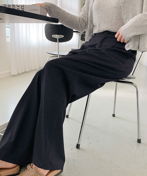 LOWO(ロワ)の「センタープレス ワイドパンツ(スラックス・レディース・ブラック/ネイビー・L/M/S)」の3枚目の写真