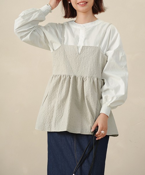 ReRe(リリ)の「Vスリット×ペプラムキャミトップス(キャミソール・レディース・アイボリー/ブラック/ブラウン/ベージュ・MEDIUM)」の3枚目の写真