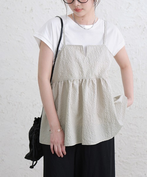 ReRe(リリ)の「Vスリット×ペプラムキャミトップス(キャミソール・レディース・アイボリー/ブラック/ブラウン/ベージュ・MEDIUM)」の11枚目の写真