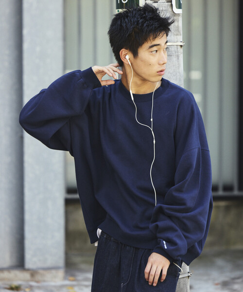 FREAK'S STORE(フリークスストア)の「限定展開 CHOW DOWN/チャウダウン スーパーワイドシルエット ワンポイント刺繍 クルーネック スウェット(スウェット・メンズ・アッシュグレー/ネイビー/スミクロ/グレイッシュベージュ・SMALL/MEDIUM/LARGE)」の6枚目の写真