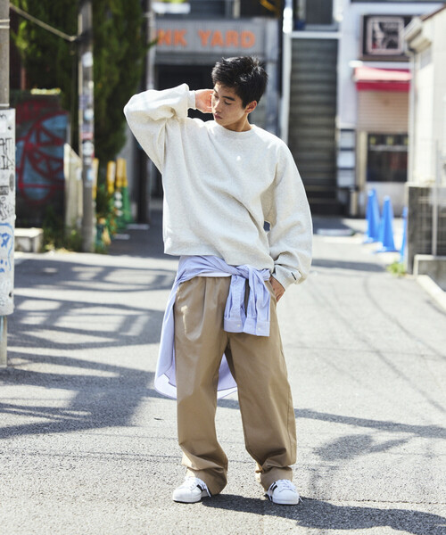 FREAK'S STORE(フリークスストア)の「限定展開 CHOW DOWN/チャウダウン スーパーワイドシルエット ワンポイント刺繍 クルーネック スウェット(スウェット・メンズ・アッシュグレー/ネイビー/スミクロ/グレイッシュベージュ・SMALL/MEDIUM/LARGE)」の11枚目の写真