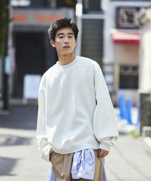 FREAK'S STORE(フリークスストア)の「限定展開 CHOW DOWN/チャウダウン スーパーワイドシルエット ワンポイント刺繍 クルーネック スウェット(スウェット・メンズ・アッシュグレー/ネイビー/スミクロ/グレイッシュベージュ・SMALL/MEDIUM/LARGE)」の21枚目の写真
