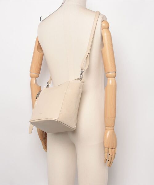 Beau're(ヴュレ)の「【BEAURE/ビュレ】スエードコンビ ショルダー Bag(ショルダーバッグ・レディース・アイボリー/ブラック/グレイッシュベージュ・FREE)」の4枚目の写真
