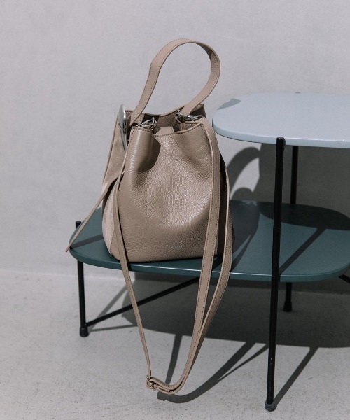 Beau're(ヴュレ)の「【BEAURE/ビュレ】スエードコンビ ショルダー Bag(ショルダーバッグ・レディース・アイボリー/ブラック/グレイッシュベージュ・FREE)」の3枚目の写真