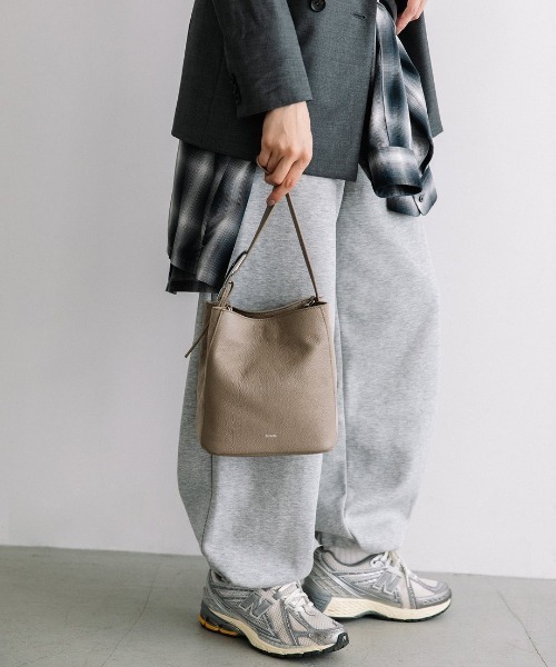 Beau're(ヴュレ)の「【BEAURE/ビュレ】スエードコンビ ショルダー Bag(ショルダーバッグ・レディース・アイボリー/ブラック/グレイッシュベージュ・FREE)」の8枚目の写真