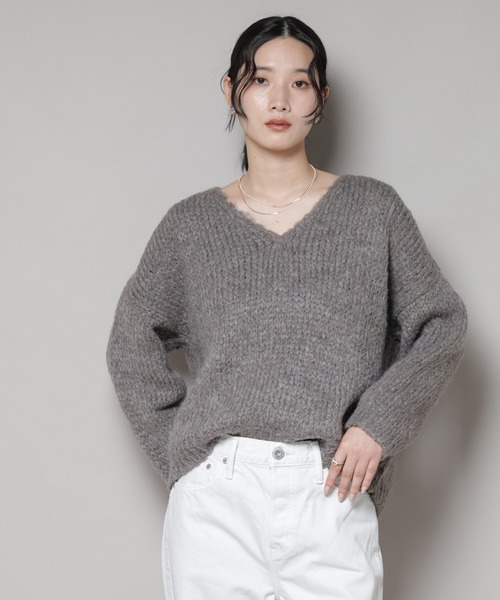 TRICOTS JEAN MARC（トリコットジーンマルク）の「TRICOTS JEAN MARC/Vネックプルオーバー（ニット/セーター・レディース・ダークブラウン/グレイッシュベージュ/グレー・FREE）」の6枚目の写真