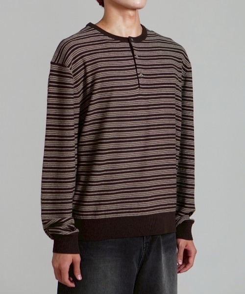 Chikashitsu +（チカシツプラス）の「【Chikashitsu +】cropped henry neck border knit / 【チカシツプラス】クロップドヘンリーネックボーダーニット（Tシャツ/カットソー・メンズ・杢グレー/ブラック/ブラウン・ONE SIZE）」の15枚目の写真
